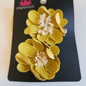 Paparazzi Golden Floral Hair Clip